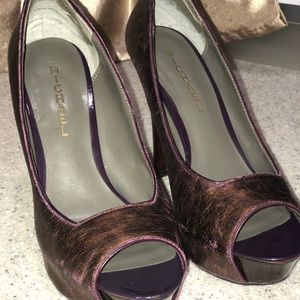 Size 8 heels Michael leather metallic